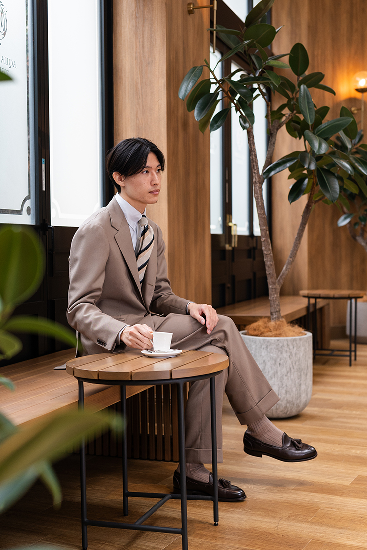 クラシックを穏やかに表現するスーツスタイル